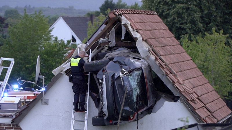 Serious Injuries Result from Car Accident in Northwestern Germany