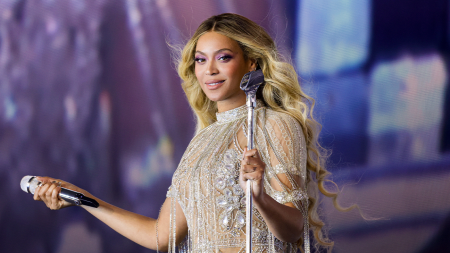 Beyoncé Reunites with Destiny's Child for Epic Performance