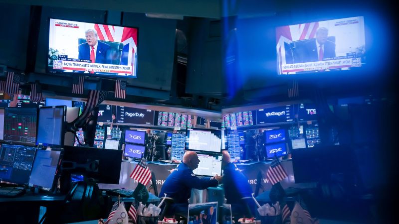 Senate Bill to Prohibit Lawmakers from Stock Trading Advances Despite Resistance