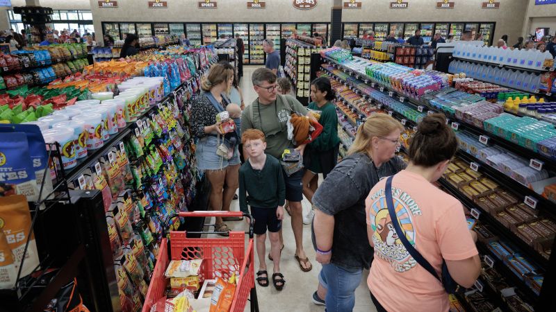 US Consumer Spending Shows Signs of Growth Amid Inflation Concerns