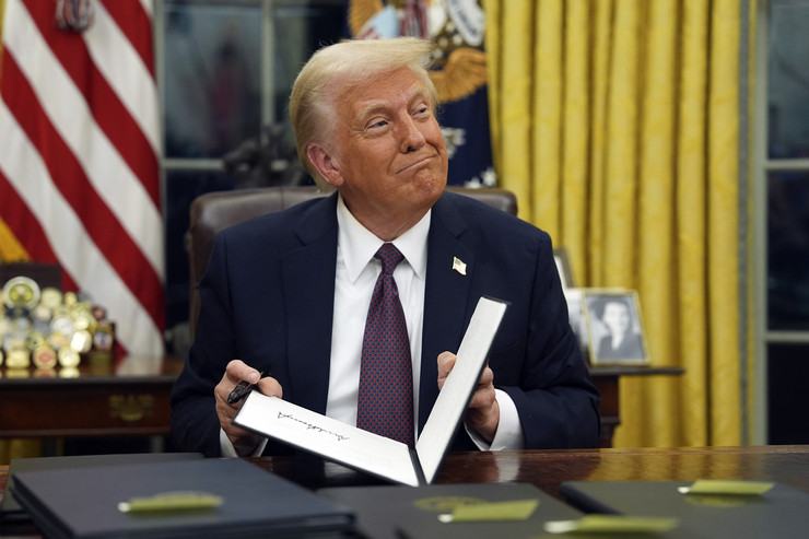 Trump Announces Dismissal of Bureau of Labor Statistics Commissioner