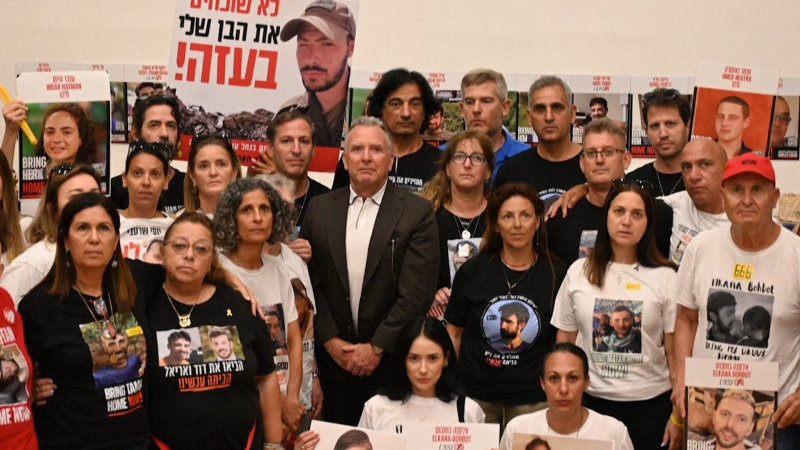 Real Estate Developer Holds Meeting with Families of Hostages in Tel Aviv