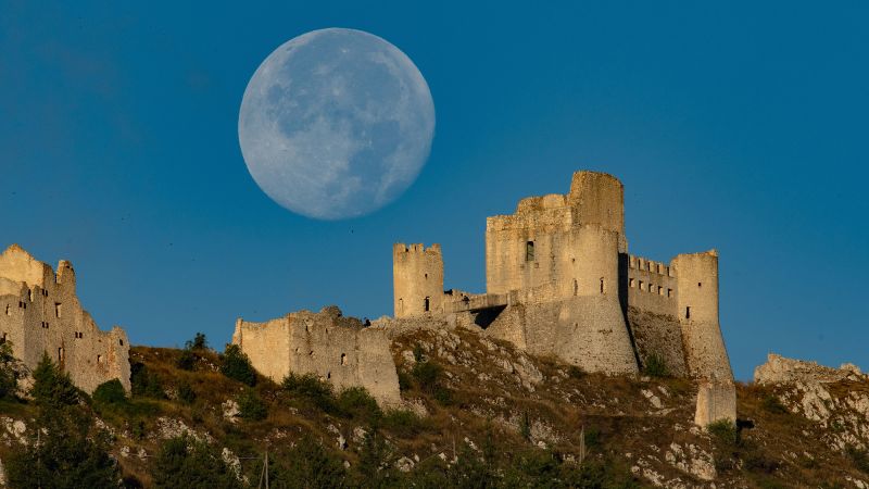 August Full Sturgeon Moon: A Celestial Spectacle