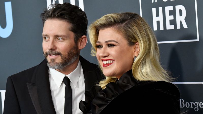Kelly Clarkson Postpones Las Vegas Residency Dates Due to Family Illness