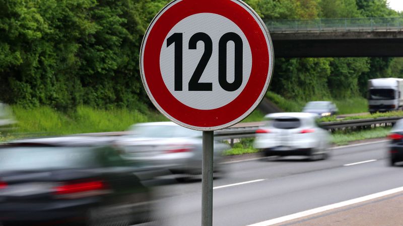 High-Speed Driving Incident on German Autobahn