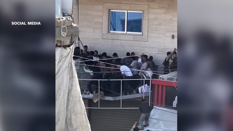 Balcony Collapse Injures Multiple in Gaza During Aid Distribution