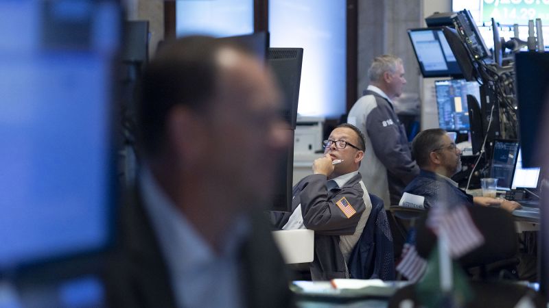 Dow Jones Industrial Average Poised for Record High Amid Rate Cut Speculation