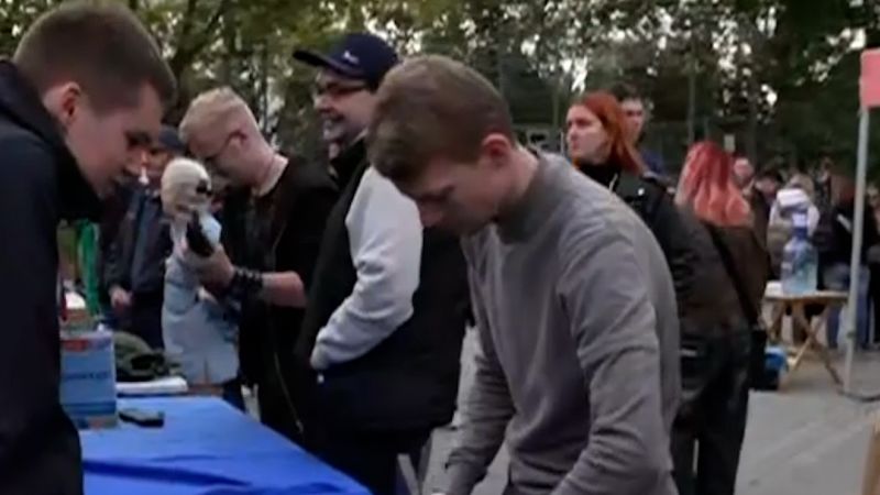 Moscow Citizens Commemorate National Flag Day with Patriotic Activities