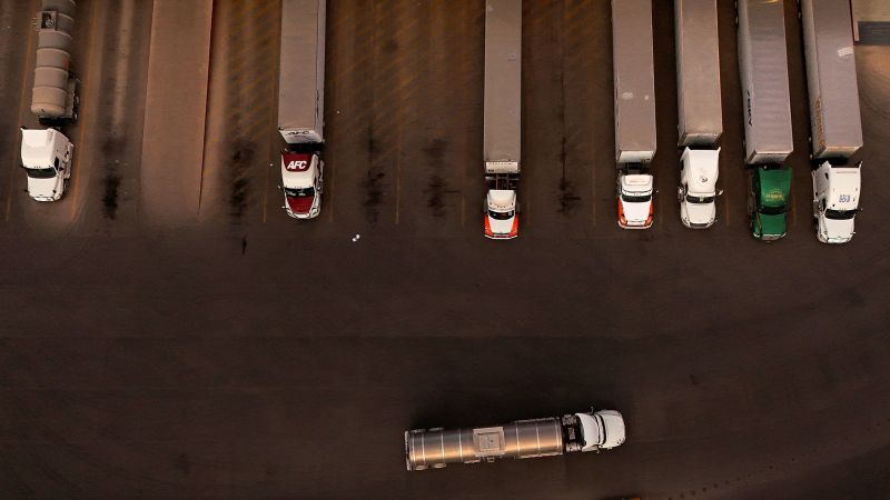 US State Department Halts Work Visas for Foreign Commercial Truck Drivers