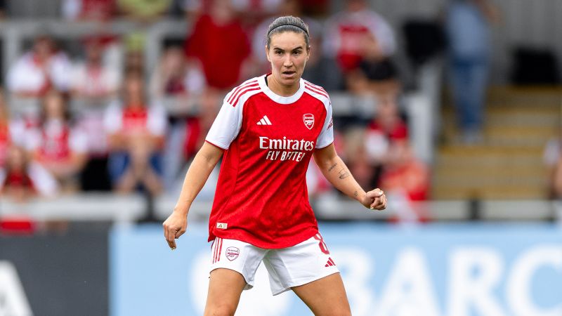 Professional Footballer Mariona Caldentey's Insights on Team Dynamics