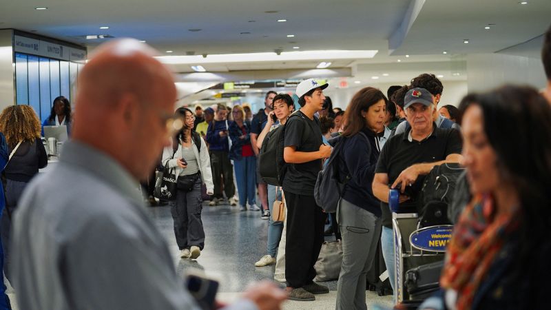 Major Airlines Face Disruptions Due to IT Outages