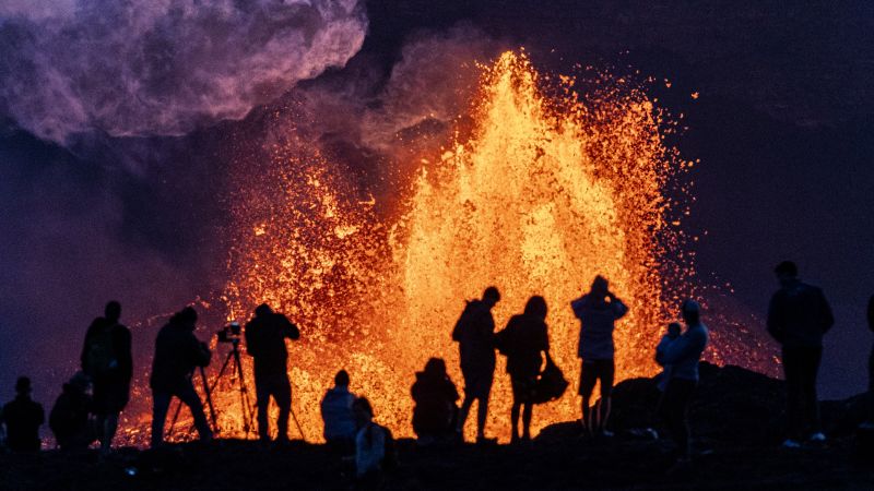 Kilauea Volcano Resumes Eruption Cycle in Hawaii