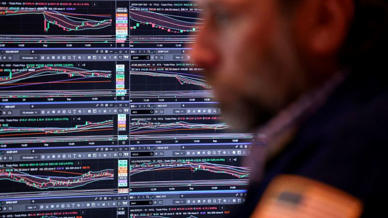 New Bipartisan Bill Aims to Prohibit Stock Trading by Congress Members