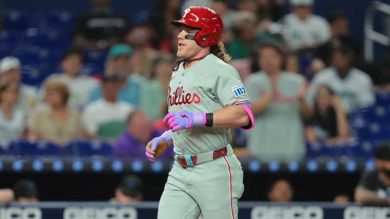 Heartwarming Display of Sportsmanship at Phillies vs. Marlins Game