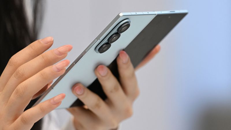 Samsung Set to Unveil Tri-Folding Smartphone in Challenge to Apple